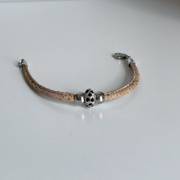💕3/20$ NWOT Cork Bracelet with Rhinestone Charm - Picture 1 of 2